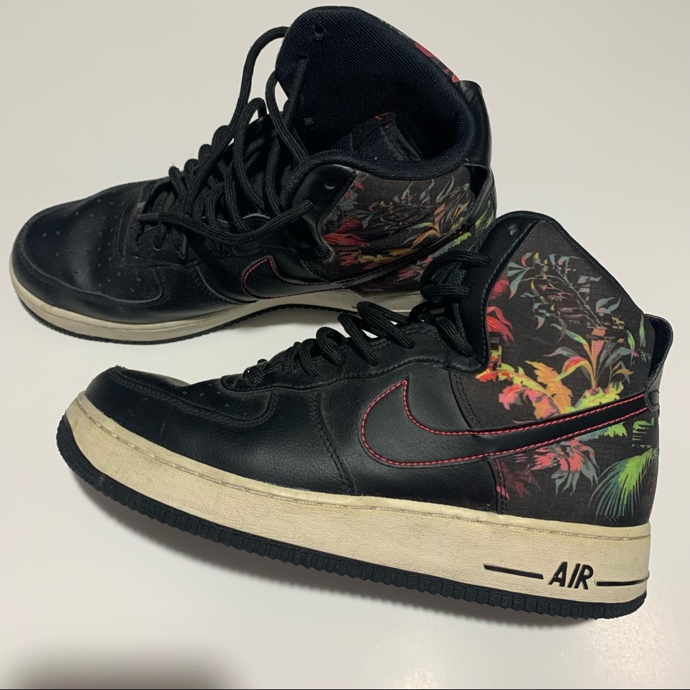Men’s size 9 high top Air Force 1